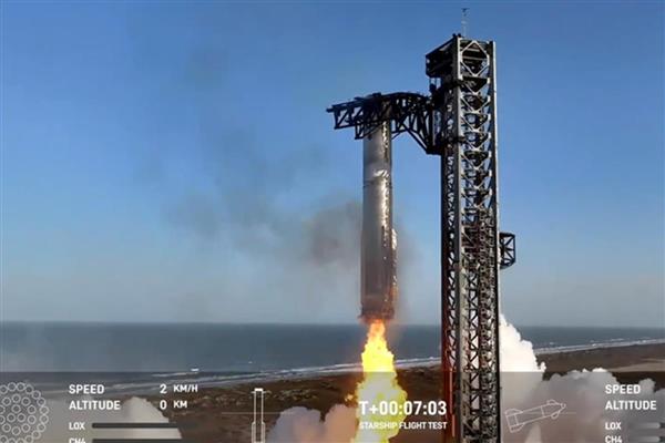 SpaceX'in Starship roketi, 11'inci test uçuşunu başarıyla tamamladı