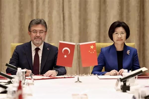 Türkiye ile Çin arasında su ürünleri ve badem ihracatı için imzalar atıldı