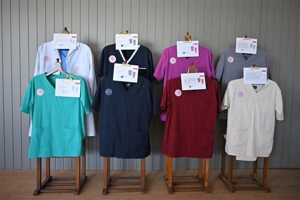 Sağlık Bakanlığından yeni kıyafet düzenlemesi: Ebeler mürdüm, hemşireler lacivert giyecek