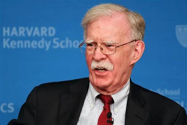 Trump'ın eski danışmanı John Bolton, gizli bilgileri kötüye kullanmak suçlamasıyla yetkililere teslim oldu