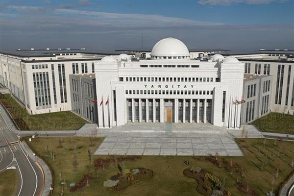 Yargıtay, tartıştığı eşini arabada alıkoyan kocanın cezasını onadı