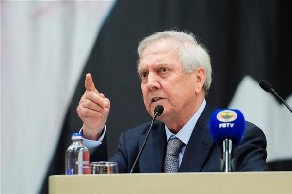 Fenerbahçe Kulübü Yüksek Divan Kurulu toplantısında, Aziz Yıldırım ile Hamdi Akın arasında tartışma yaşandı