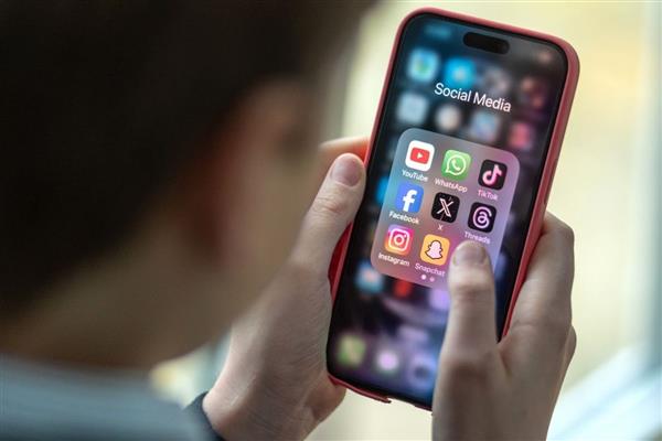 Avustralya'da 16 yaş altının sosyal medya erişimini yasaklayan kanun yürürlüğe girdi