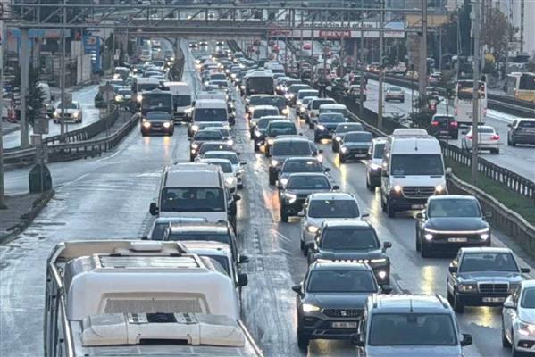 Yılda ortalama 118 saatin yolda geçtiği İstanbul trafikte zaman kaybında dünya lideri oldu