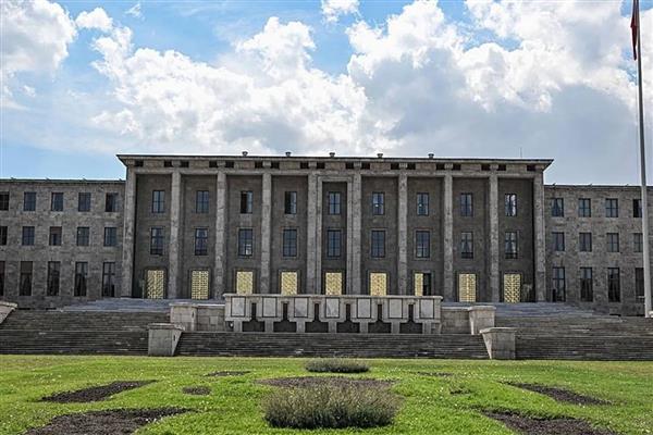 'TBMM'de stajyer öğrenciye istismar' iddiasına ilişkin soruşturmada 3 şüpheli tutuklandı