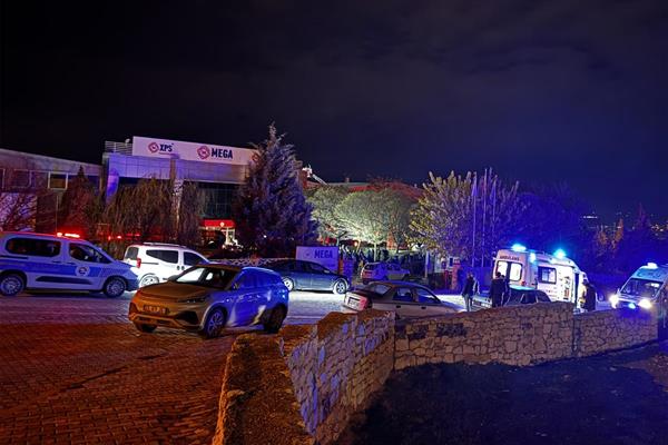 Elazığ'da fabrikada çıkan yangında 16 işçi dumandan etkilendi