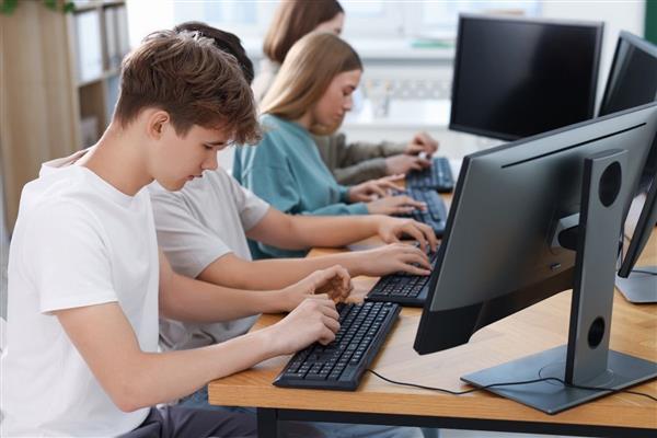 Okul Destek Derneği'nden öğrencilere bilgisayar bilimi ve yazılım dersi desteği