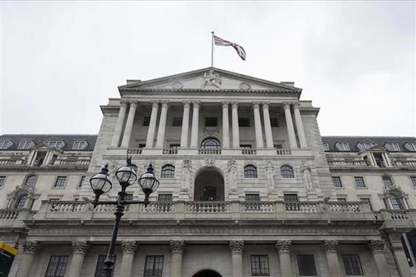İngiltere Merkez Bankası'ndan yılın son faiz indirimi kararı