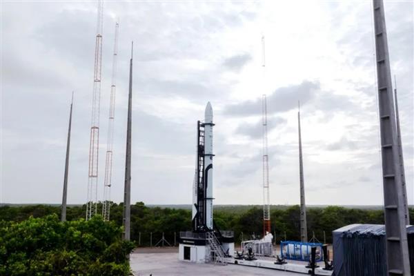 Güney Kore'nin uzaya ilk ticari roket gönderme girişimi fırlatmadan kısa süre sonra başarısız oldu