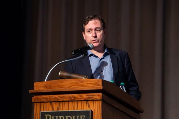 New York Times muhabiri ve yazar John Carreyrou, teknoloji devlerine dava açtı