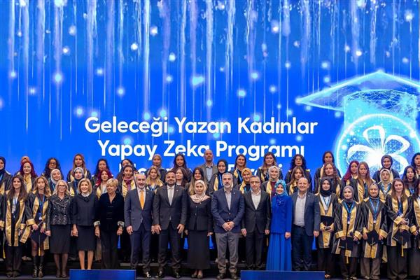 Turkcell'in 'Geleceği Yazan Kadınlar Yapay Zekâ Projesi' mezunlarını verdi