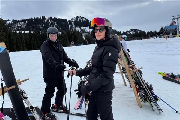 Dikran Masis ailesiyle birlikte İsviçre'nin Gstaad kentinde kayak tatiline çıktı