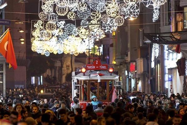 İstanbul Valiliği, yılbaşı gecesi kara, deniz ve havada kapsamlı güvenlik ve denetim planı uygulanacağını duyurdu