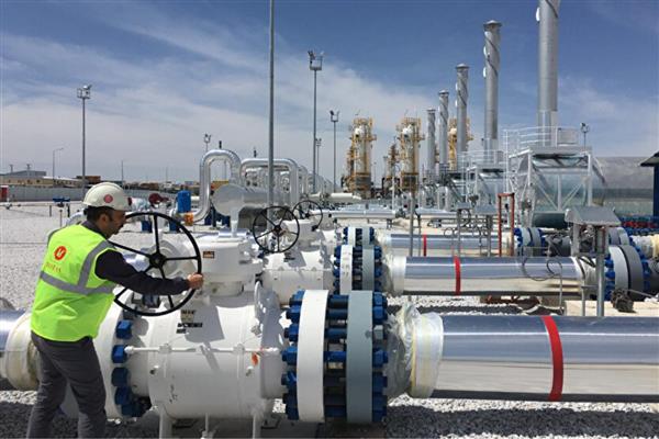 Enerji ve Tabii Kaynaklar Bakanı Alparslan Bayraktar, Azerbaycan ile 33 milyar metreküplük gaz anlaşması yaptıklarını duyurdu