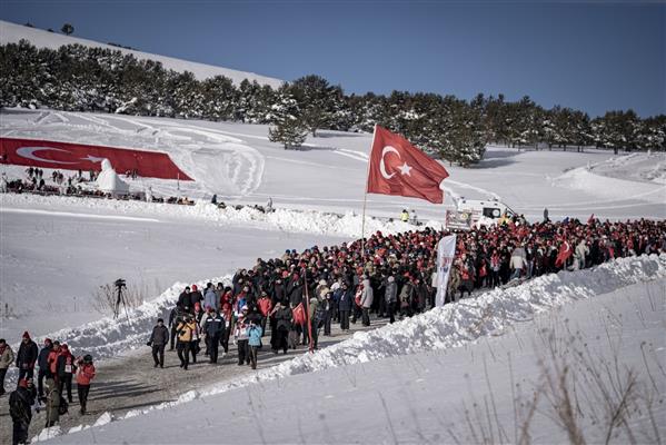 Binlerce kişi 111'inci yıla özel Sarıkamış Şehitleri için yürüyor