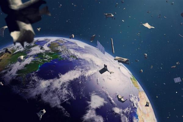 Uzay enkazı tehlikesi artıyor; uçuş iptalleri kapıda