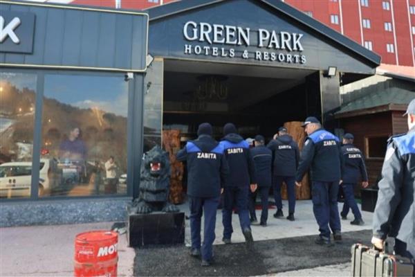 Kartepe Belediyesi tarafından işyeri açma ve çalışma ruhsatı iptal edilen Green Park Otel, belediye ekipleri tarafından mühürlendi
