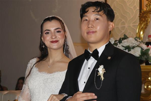 Güney Koreli damat Can ile Rizeli gelin Melisa dünyaevine girdi