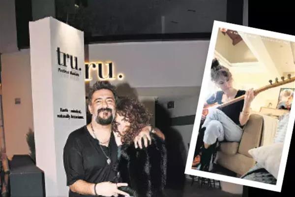 Gamze Topuz ve Celil Nalçakan el ele poz verdi gece geç saatlerde paylaşım geldi