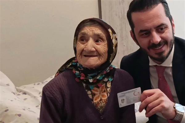 121 yaşındaki Saadet Nine, Erdoğan'ı izlemek için istediği TV'ye kavuştu