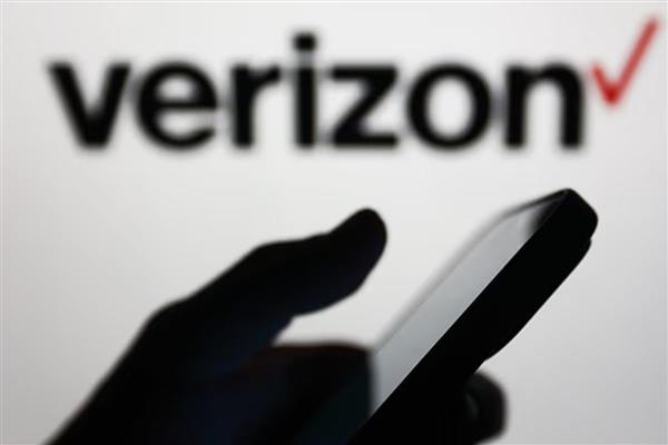 ABD'nin en büyük mobil operatörlerinden Verizon çöktü, on binler internetsiz kaldı
