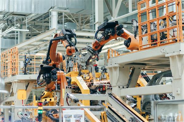 Rusya iş gücü açığı nedeniyle devlet şirketlerini karanlık fabrikalara yönlendiriyor