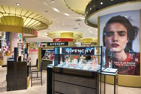Lüks devi LVMH Hong Kong ve Makao'daki Duty Free mağazalarını bölgedeki en büyük rakibi CTG'ye sattı