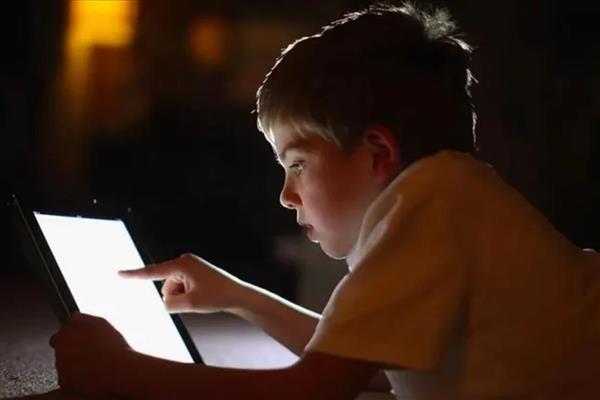 Britanya'da Lordlar Kamarası 16 yaş altı çocuklara sosyal medya yasağını onayladı