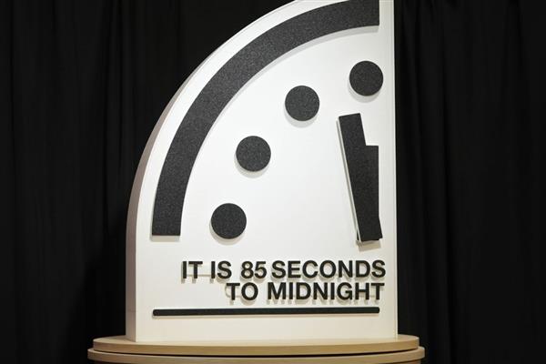 'Kıyamet Saati' 4 saniye daha azaldı, gece yarısına 85 saniye kalaya getirildi