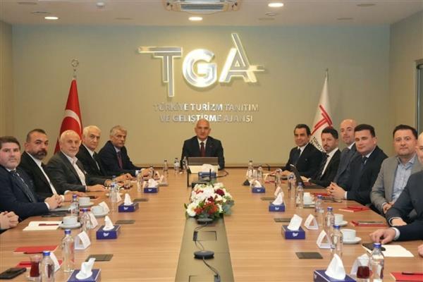 Turizm Bakanı Ersoy, TGA'nın yeni yönetimiyle buluştu, Türk turizminin küresel ölçekte bir güç haline geldiğini söyledi