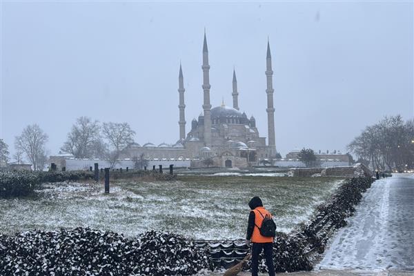 Edirne, Kırklareli ve Tekirdağ'da kar etkisini artırdı