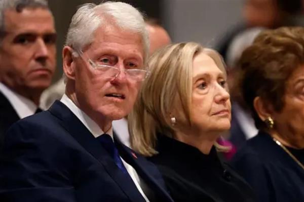 Eski ABD Başkanı Bill Clinton ve eşi, Epstein soruşturmasında Kongre'de ifade vermeyi kabul etti