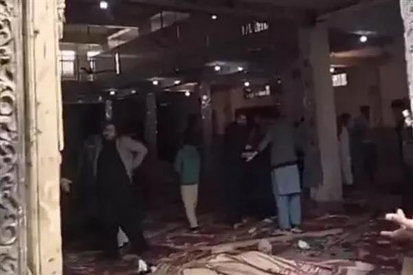Pakistan'ın başkenti İslamabad'da cuma namazı sırasında cami yakınında bombalı saldırı