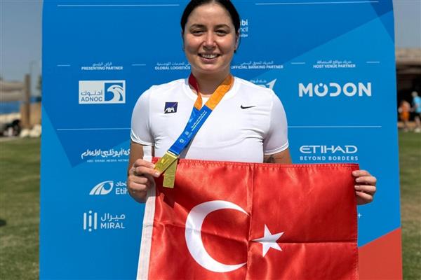 Ultra maraton yüzücüsü Bengisu Avcı, Dünya Master Oyunları'nda 5 bin metre yüzmede şampiyon oldu