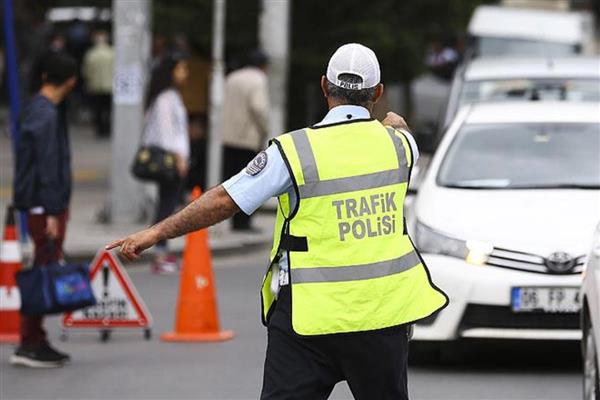 Trafik cezalarının artırılmasını öngören kanun teklifinin ilk 23 maddesi TBMM Genel Kurulu'nda kabul edildi, yeni cezalar belli oldu