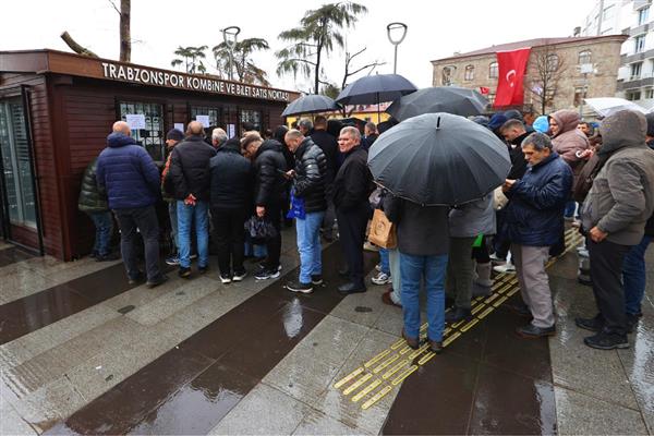 Trabzonspor-Fenerbahçe maçının biletleri satışa çıktı; Trabzonlular biletlere yoğun ilgi gösterdi