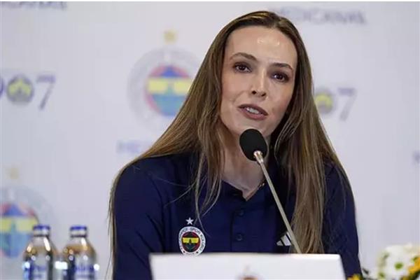 Kulüp tarihine adını altın harflerle yazdıran kaptan Eda Erdem Dündar, Fenerbahçe ile yeni sözleşmesini 13 Şubat'ta gerçekleşecek törenle imzalayacak