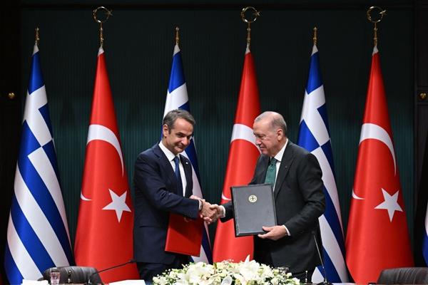 Cumhurbaşkanı Erdoğan, Miçotakis'le görüşmesinde pozitif gündem maddeleri üzerinde durduklarını, ikili ticaret hedefinin 10 milyar dolar olduğunu söyl