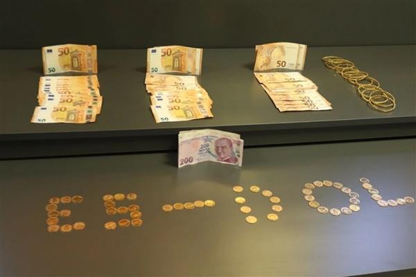 Polis ekipleri, 5 milyon 200 bin lira değerindeki döviz, altın ve ziynet eşyasını sahibine teslim etti