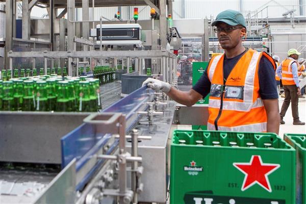 Yeni CEO arayışı devam eden Heineken, yaklaşık 6 bin işçiyi işten çıkaracak