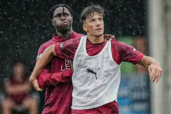 Galatasaray'ın eski futbolcusu Hakan Balta'nın oğlu Çağrı Hakan Balta Fenerbahçe ile anlaştı