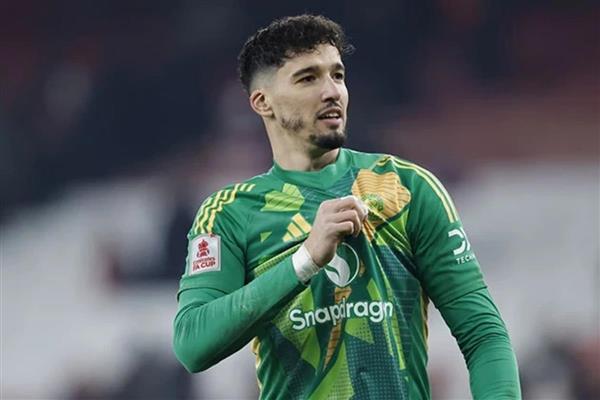 Manchester United forması giyen Altay Bayındır yeni sezonda Beşiktaş yolunda