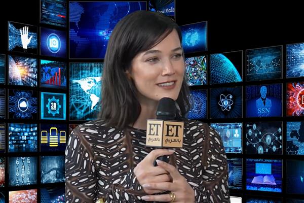 Pınar Deniz, dergi röportajında sürpriz bir şekilde Arapça şarkı söyledi; o anlar hayranları tarafından büyük ilgi gördü