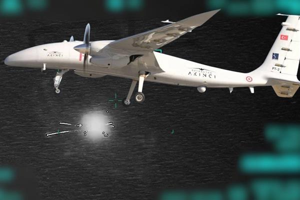 Bayraktar AKINCI'dan EREN mühimmatıyla hava-hava atışında tam isabet