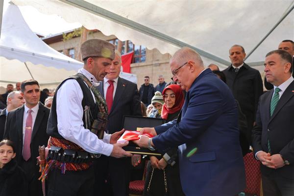 Milli Savunma Bakanı Güler, Bayburt'un kurtuluş töreninde konuştu; içinde 'Moskof' geçen şiiri okudu