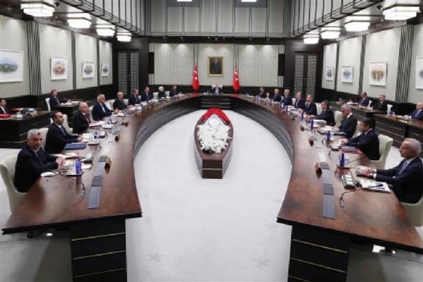 Üç haftalık aranın ardından kabine toplanıyor