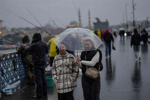 Meteorolojiye göre bu hafta yurt genelinde yağışlı hava etkili olacak, sıcaklıklar düşecek