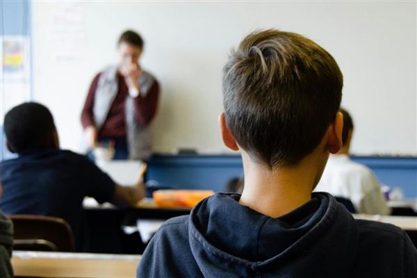 Akran zorbası öğrenciye 2 ay süreyle okul saatleri dışında elektronik kelepçe takılmasına karar verildi