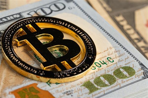 Bitcoin, haftanın ilk yarısında 62 bin 500 dolara geriledikten sonra 70 bin doları test etti