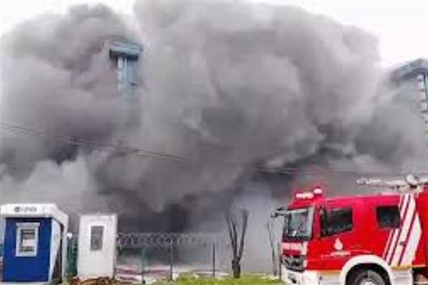 Silivri'de 3 bin metrekarelik kozmetik fabrikasında yangın